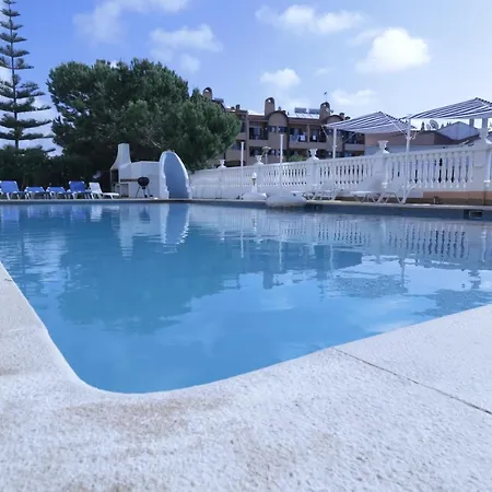 Amazing Balcony Pool View In Lägenhet